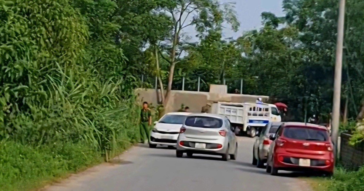 Phát hiện thi thể đàn ông có nhiều hình xăm bên bờ mương Phát hiện thi thể đàn ông có nhiều hình xăm bên bờ mương