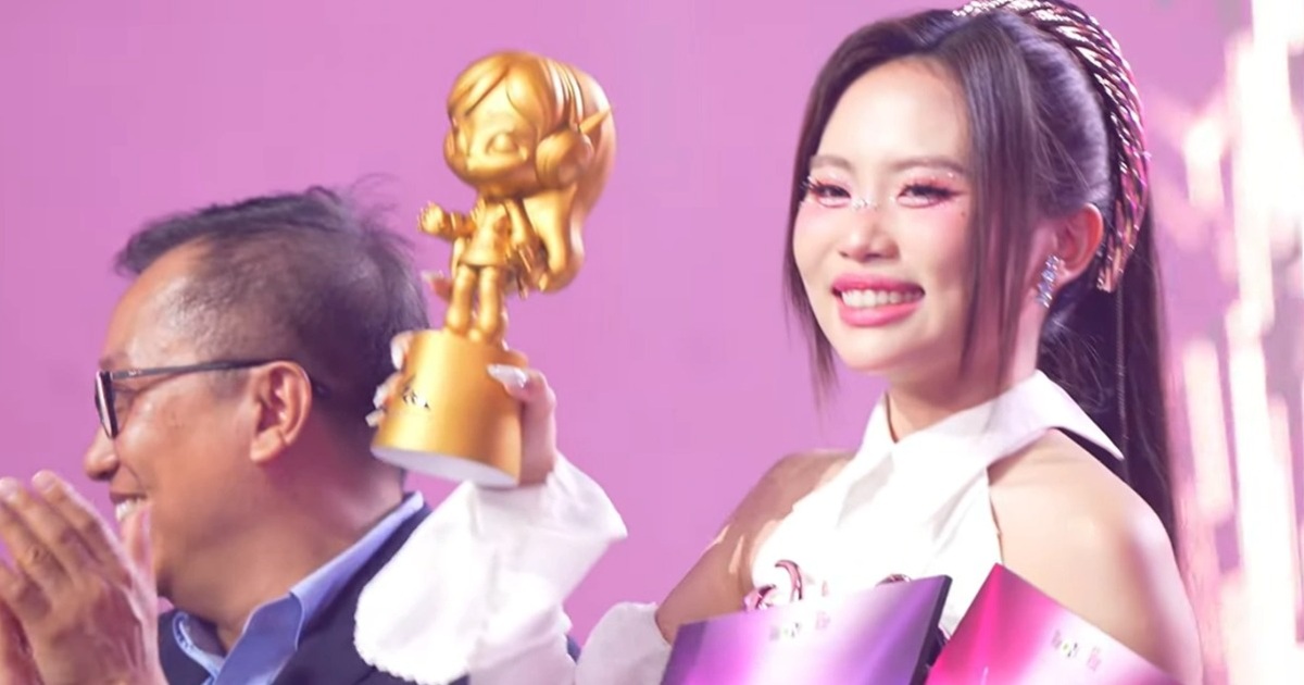 Phương Mỹ Chi trở thành Quán quân tại “Em xinh”, bật khóc khi nhận cúp Phương Mỹ Chi trở thành Quán quân tại "Em xinh", bật khóc khi nhận cúp