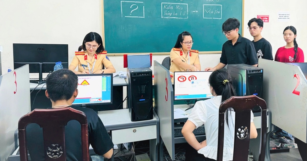 Sau 120 phút thi sát hạch, thí sinh đạt yêu cầu đủ điều kiện lái xe Sau 120 phút thi sát hạch, thí sinh đạt yêu cầu đủ điều kiện lái xe