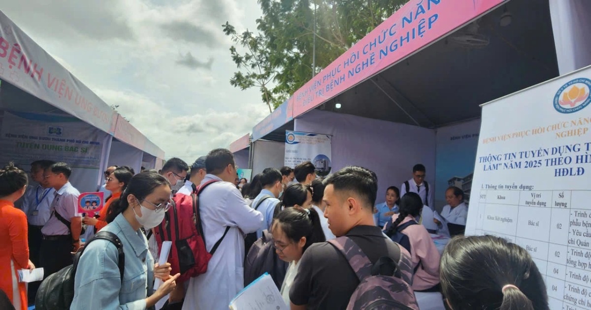 TPHCM: Ưu đãi cho bác sĩ “bỏ phố về quê”, nhiều trung tâm y tế vẫn ế TPHCM: Ưu đãi cho bác sĩ "bỏ phố về quê", nhiều trung tâm y tế vẫn ế