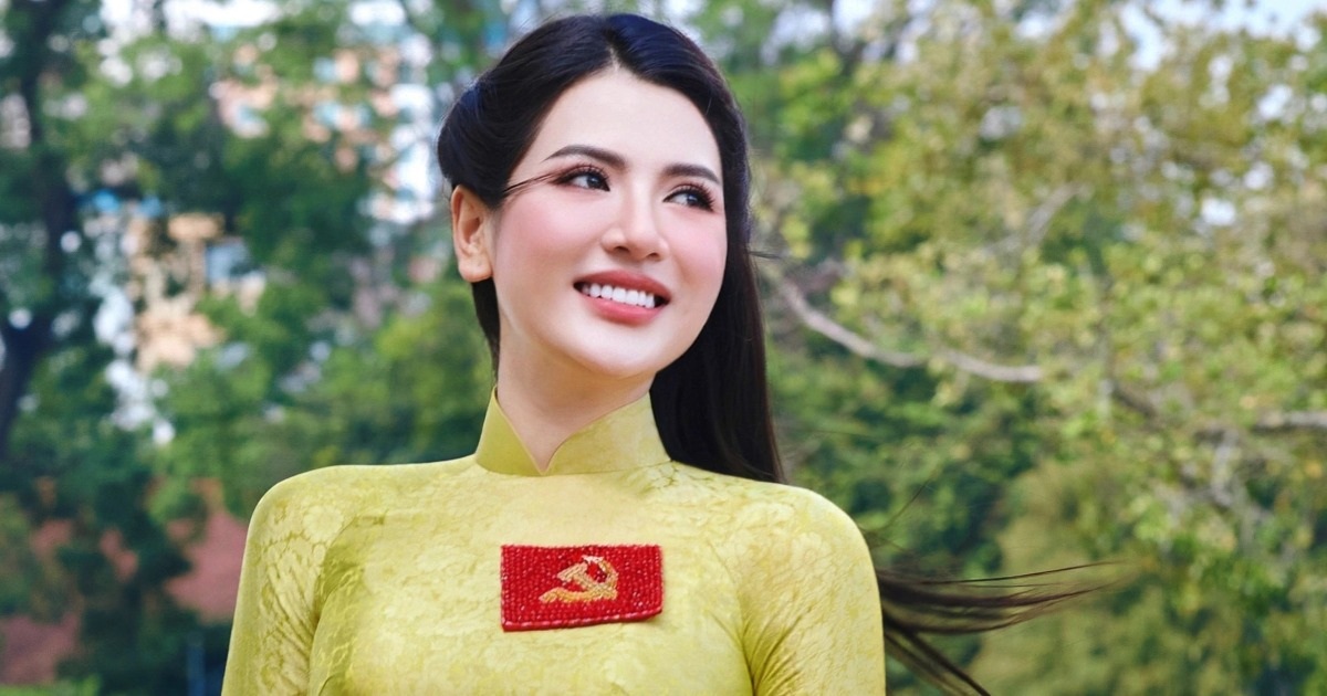 Thiếu tá vào vai “girl phố” náo loạn Hồ Gươm thướt tha trong tà áo dài Thiếu tá vào vai "girl phố" náo loạn Hồ Gươm thướt tha trong tà áo dài