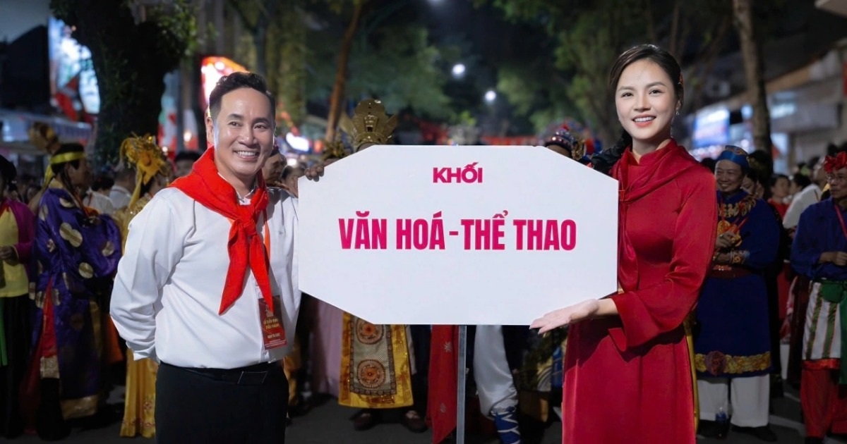 Thu Quỳnh nói gì khi được dẫn đầu đội hình diễu hành nhiều sao hạng A? Thu Quỳnh nói gì khi được dẫn đầu đội hình diễu hành nhiều sao hạng A?