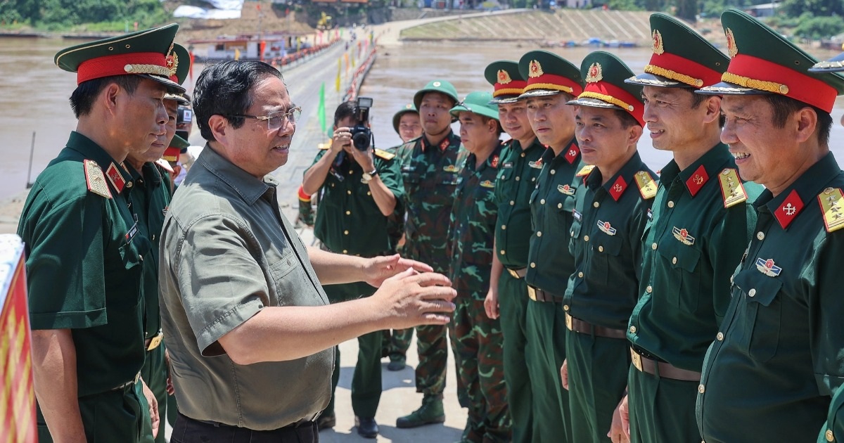 Thủ tướng kiểm tra cầu Phong Châu, chỉ đạo xây cao tốc mới tại Phú Thọ Thủ tướng kiểm tra cầu Phong Châu, chỉ đạo xây cao tốc mới tại Phú Thọ