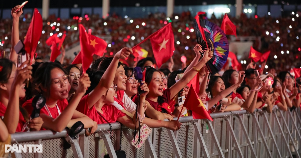 “Tổ quốc trong tim”: 50.000 người hòa chung nhịp đập yêu nước tại Mỹ Đình “Tổ quốc trong tim”: 50.000 người hòa chung nhịp đập yêu nước tại Mỹ Đình