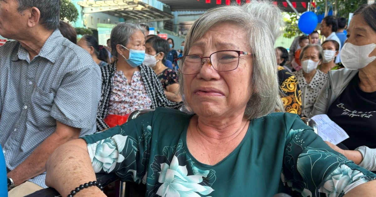 Tôi chỉ mong có bảo hiểm y tế 100% để được chữa bệnh đến lúc hết đời… Tôi chỉ mong có bảo hiểm y tế 100% để được chữa bệnh đến lúc hết đời...