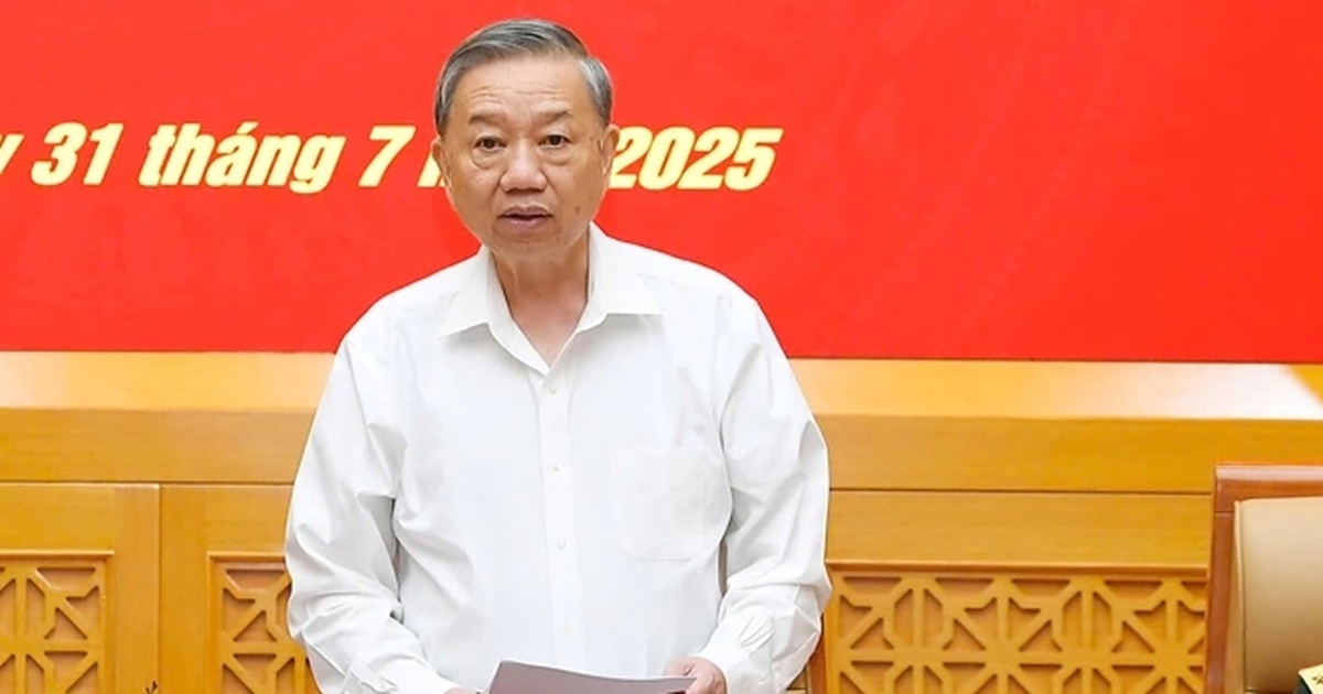 Tổng Bí thư: “Thu hút, trọng dụng nhân tài vào Quân đội” Tổng Bí thư: “Thu hút, trọng dụng nhân tài vào Quân đội”