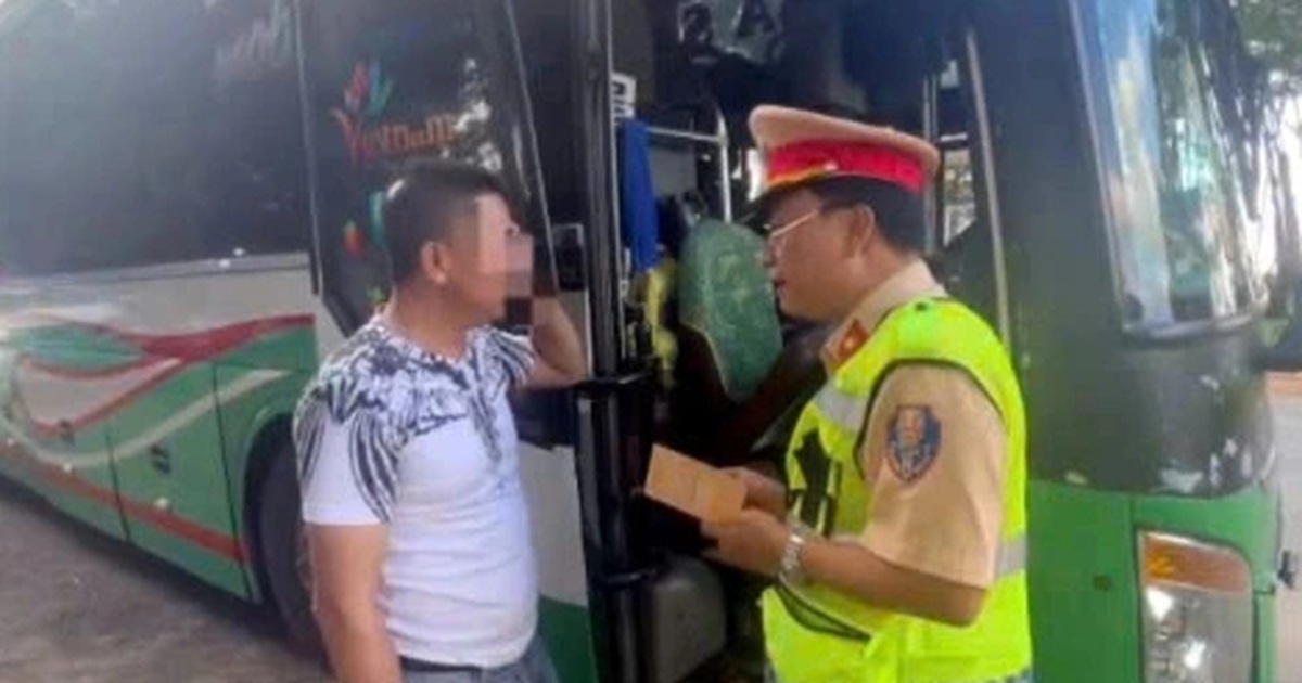 Từ một vụ “nhồi nhét” khách, tài xế và chủ xe bị phạt hơn 230 triệu đồng Từ một vụ "nhồi nhét" khách, tài xế và chủ xe bị phạt hơn 230 triệu đồng