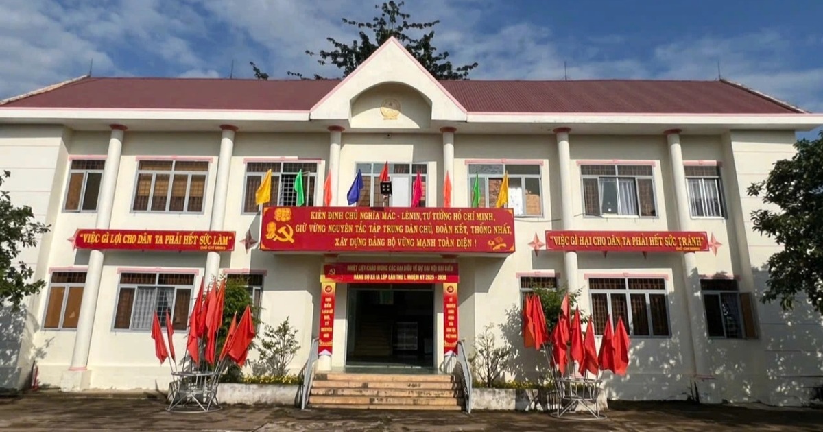 Xã biên giới không nhận hoa đại hội xin “đổi” quà cho học sinh mồ côi Xã biên giới không nhận hoa đại hội xin "đổi" quà cho học sinh mồ côi