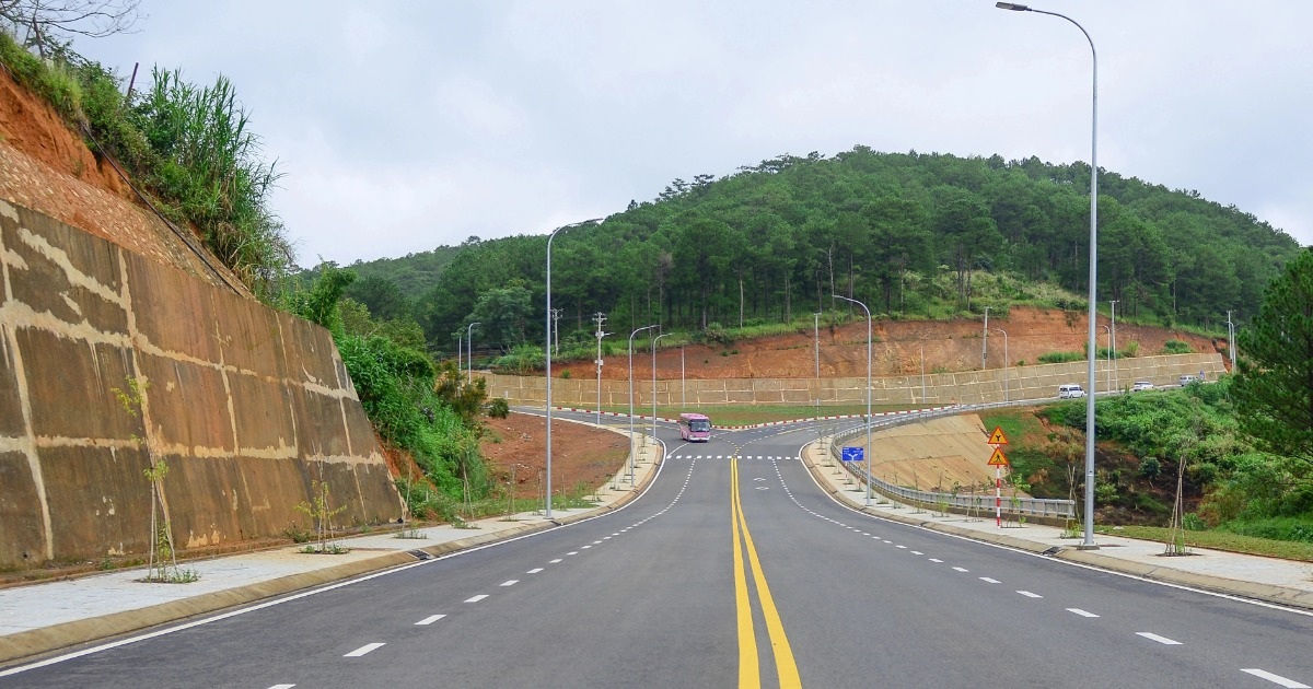 400m cuối “níu chân” con đường đẹp bậc nhất Đà Lạt 400m cuối "níu chân" con đường đẹp bậc nhất Đà Lạt