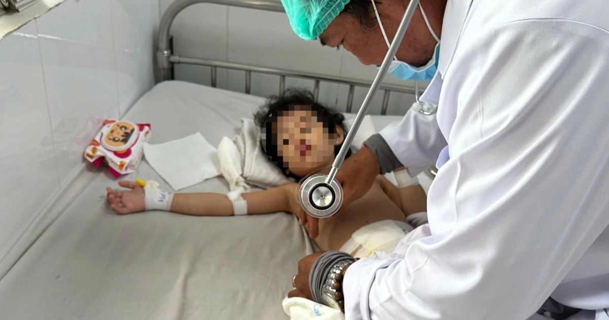 Bé gái 4 tuổi ở Cần Thơ có biểu hiện hội chứng “công chúa tóc mây” Bé gái 4 tuổi ở Cần Thơ có biểu hiện hội chứng “công chúa tóc mây”