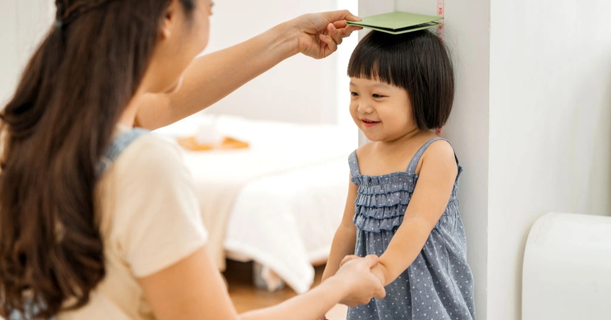 Bố mẹ thấp, con có thể đạt chiều cao tốt không? Bố mẹ thấp, con có thể đạt chiều cao tốt không?