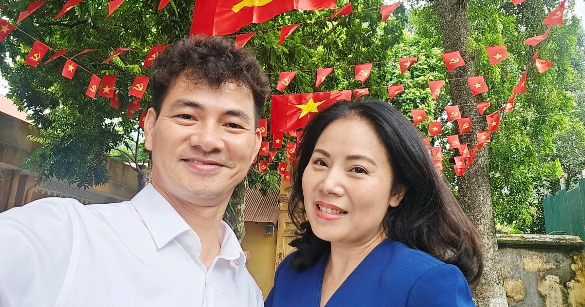 Bức ảnh NSND Xuân Bắc hội ngộ Hồng “Sóng ở đáy sông” gây chú ý Bức ảnh NSND Xuân Bắc hội ngộ Hồng "Sóng ở đáy sông" gây chú ý