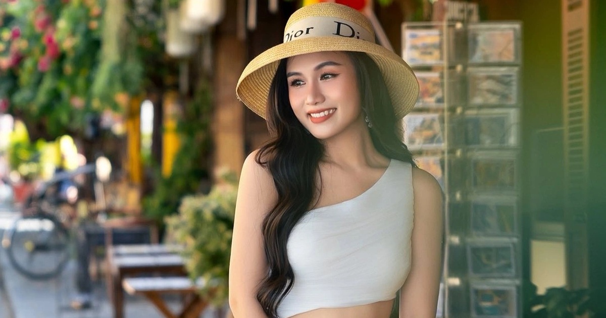 Ca sĩ hát hit tỷ view làm “nấm lùn” khi thi hoa hậu, kể cuộc sống tuổi 30 Ca sĩ hát hit tỷ view làm "nấm lùn" khi thi hoa hậu, kể cuộc sống tuổi 30