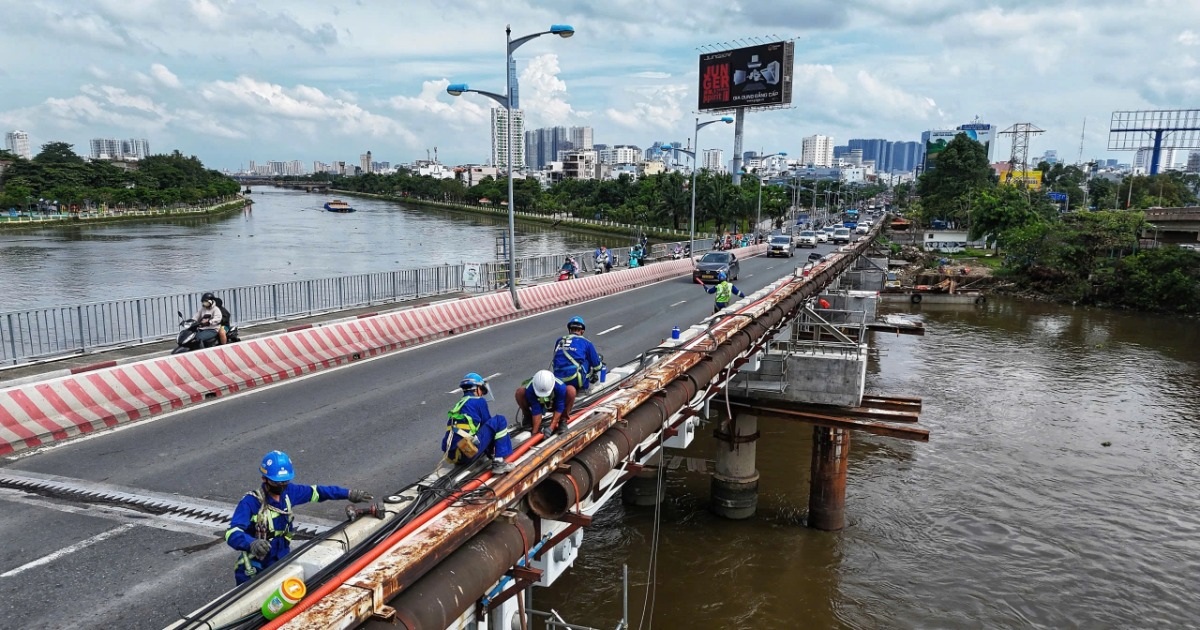 Cận cảnh “thần đèn” nâng tĩnh không cầu Bình Triệu 1 ở TPHCM Cận cảnh "thần đèn" nâng tĩnh không cầu Bình Triệu 1 ở TPHCM