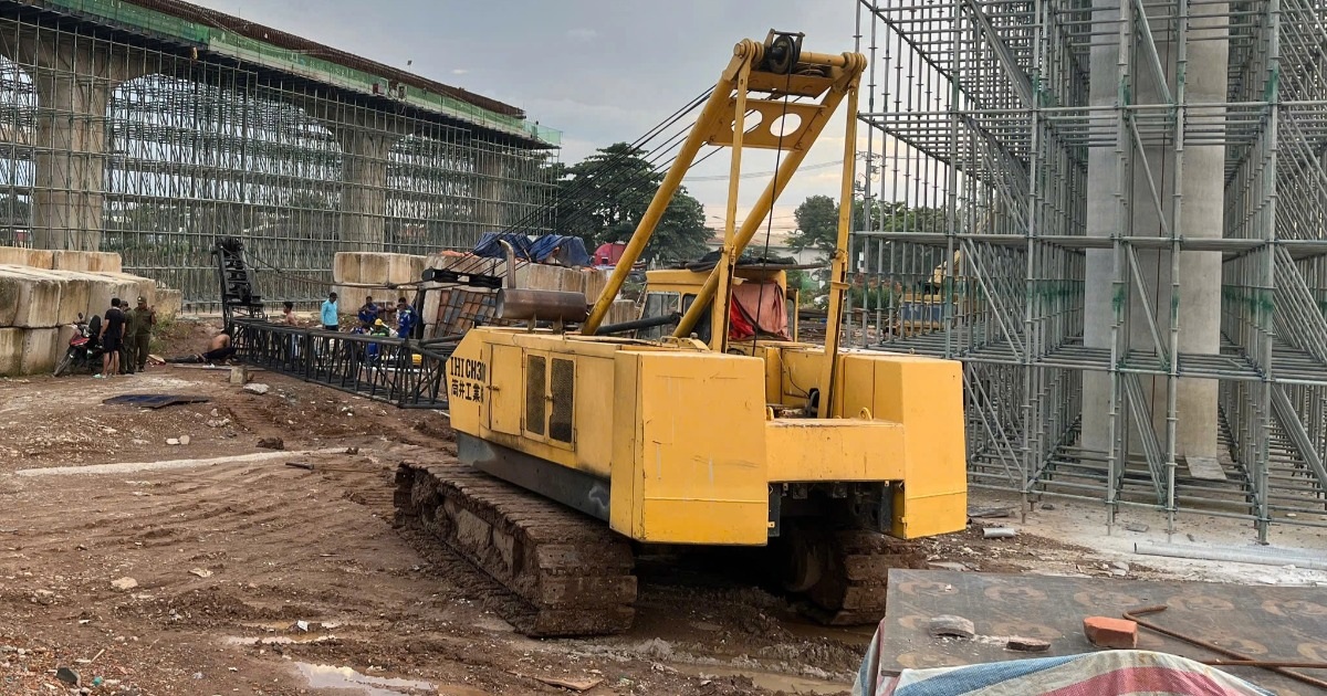Cần cẩu đổ sập tại dự án Vành đai 3 ở TPHCM, 2 người bị thương Cần cẩu đổ sập tại dự án Vành đai 3 ở TPHCM, 2 người bị thương