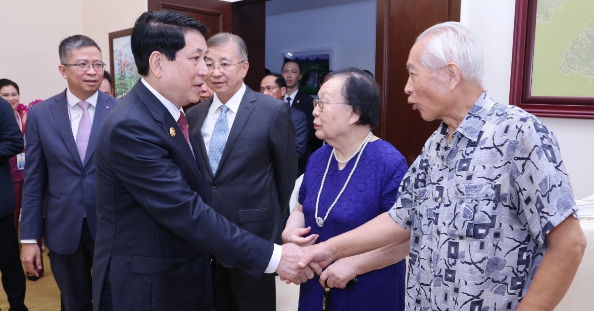 Chủ tịch nước Lương Cường tiếp gia đình các nhân sĩ hữu nghị Trung Quốc Chủ tịch nước Lương Cường tiếp gia đình các nhân sĩ hữu nghị Trung Quốc