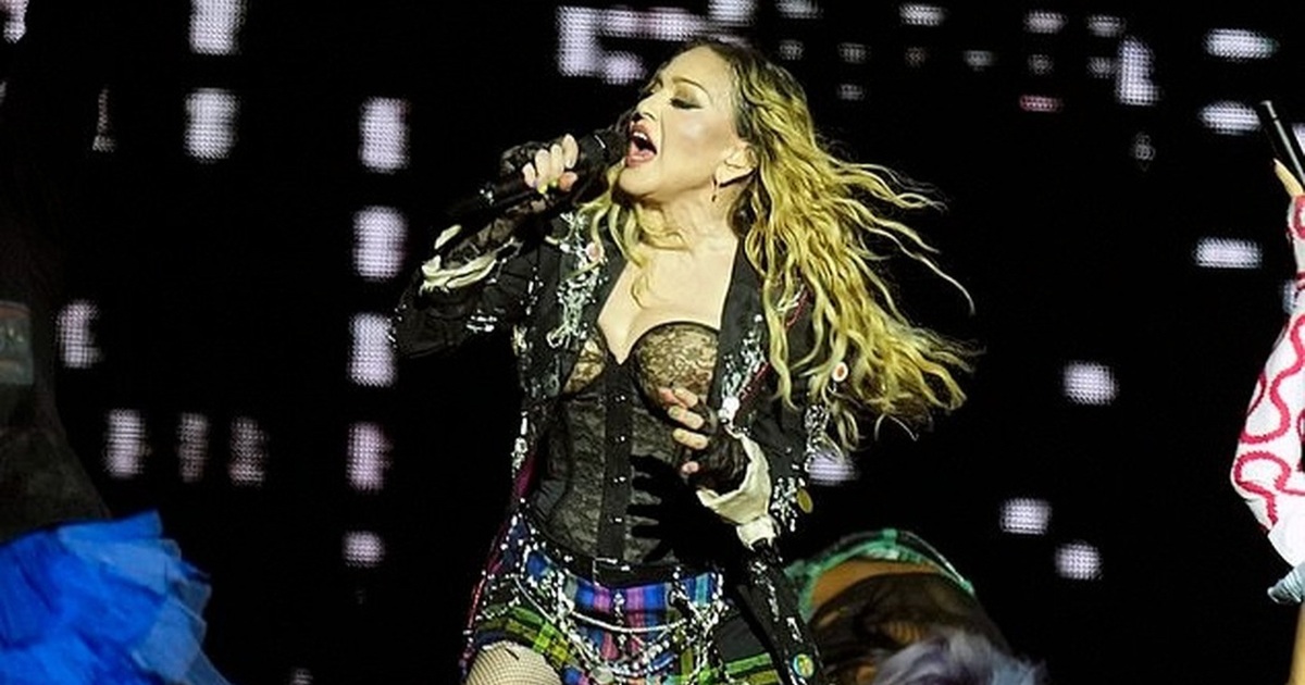 Chuyện tình của nữ hoàng nhạc pop Madonna và bạn trai kém 29 tuổi Chuyện tình của nữ hoàng nhạc pop Madonna và bạn trai kém 29 tuổi
