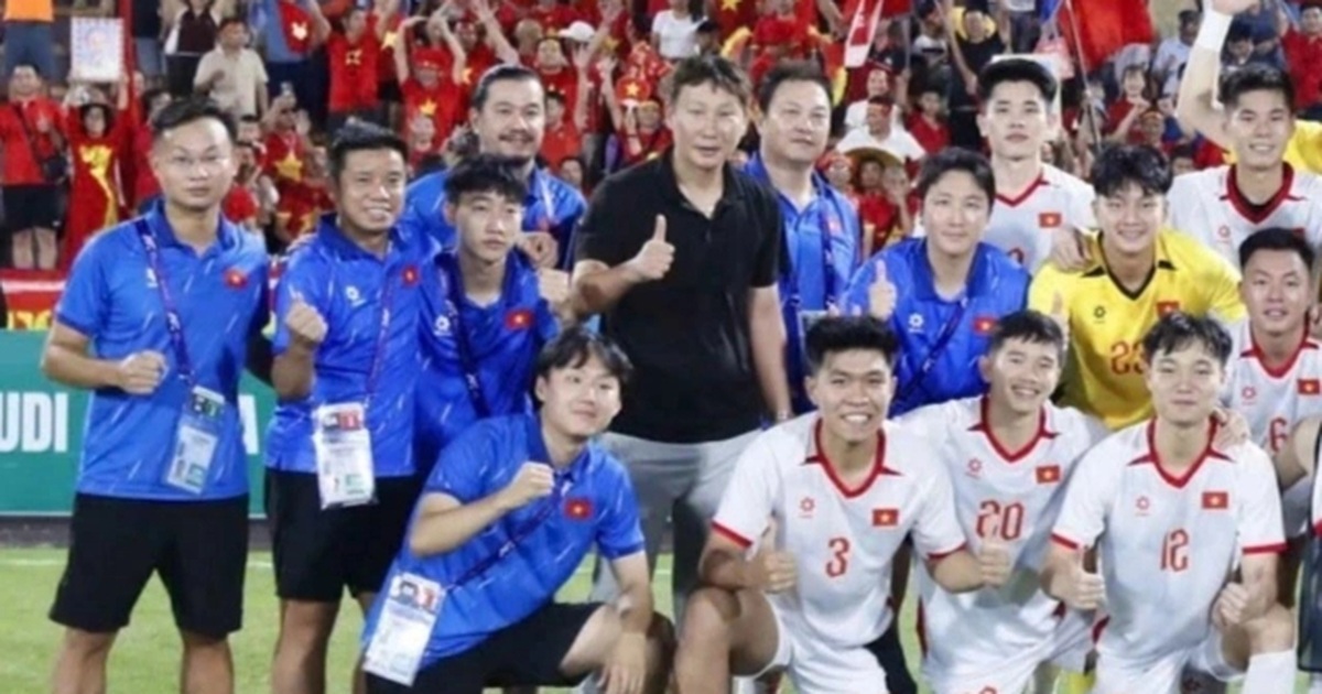 Đội tuyển Việt Nam có thêm trợ lý huấn luyện viên từ Hàn Quốc Đội tuyển Việt Nam có thêm trợ lý huấn luyện viên từ Hàn Quốc