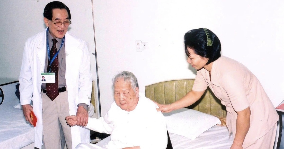 Giám đốc đầu tiên BV Đại học Y Dược TPHCM nhận giải “Cống hiến trọn đời” Giám đốc đầu tiên BV Đại học Y Dược TPHCM nhận giải "Cống hiến trọn đời"