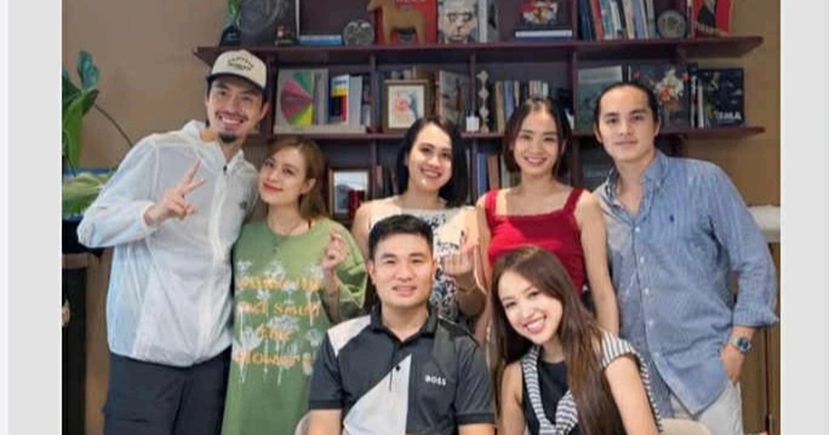Hoàng Thùy Linh công khai ôm Đen Vâu trong bữa tiệc cùng bạn bè Hoàng Thùy Linh công khai ôm Đen Vâu trong bữa tiệc cùng bạn bè