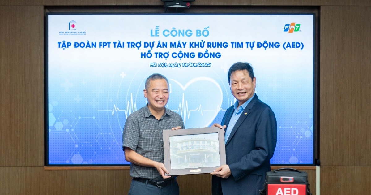 Lần đầu tiên Việt Nam có máy khử rung tim cho cộng đồng Lần đầu tiên Việt Nam có máy khử rung tim cho cộng đồng
