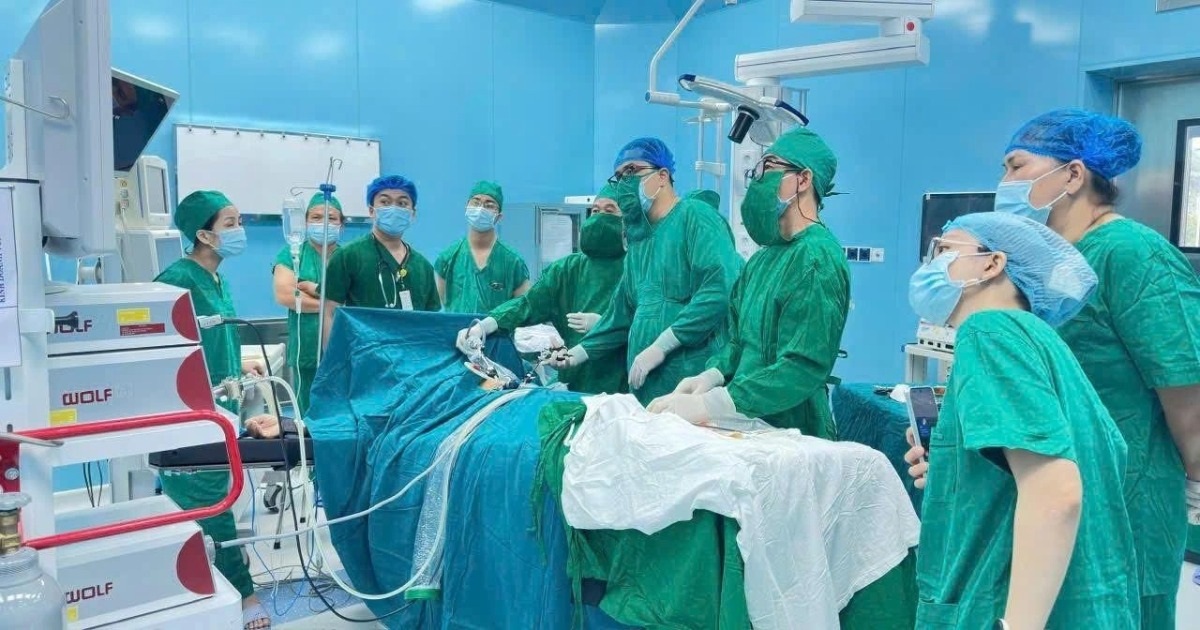 Lần đầu tiên mổ nội soi cấp cứu thành công tại Côn Đảo Lần đầu tiên mổ nội soi cấp cứu thành công tại Côn Đảo
