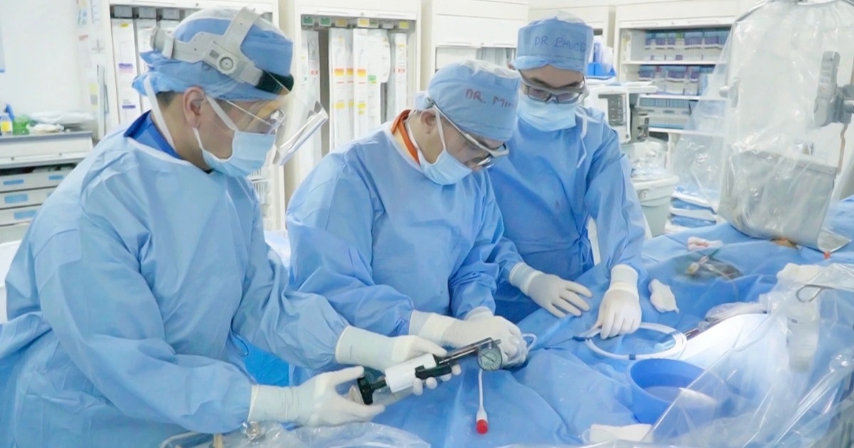 Lên cơn đau tim khi chạy bộ, một bác sĩ được cứu sống thần tốc trong 15 phút Lên cơn đau tim khi chạy bộ, một bác sĩ được cứu sống thần tốc trong 15 phút