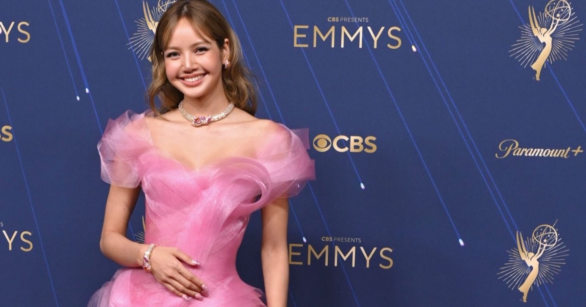 Lisa hóa công chúa dịu dàng, cô dâu tương lai Selena Gomez đẹp quyến rũ Lisa hóa công chúa dịu dàng, cô dâu tương lai Selena Gomez đẹp quyến rũ