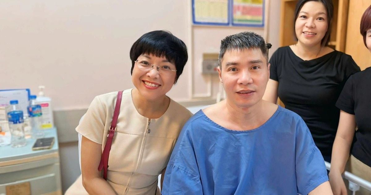 MC Thảo Vân thăm NSND Công Lý ở bệnh viện, hé lộ sức khoẻ của nam nghệ sĩ MC Thảo Vân thăm NSND Công Lý ở bệnh viện, hé lộ sức khoẻ của nam nghệ sĩ