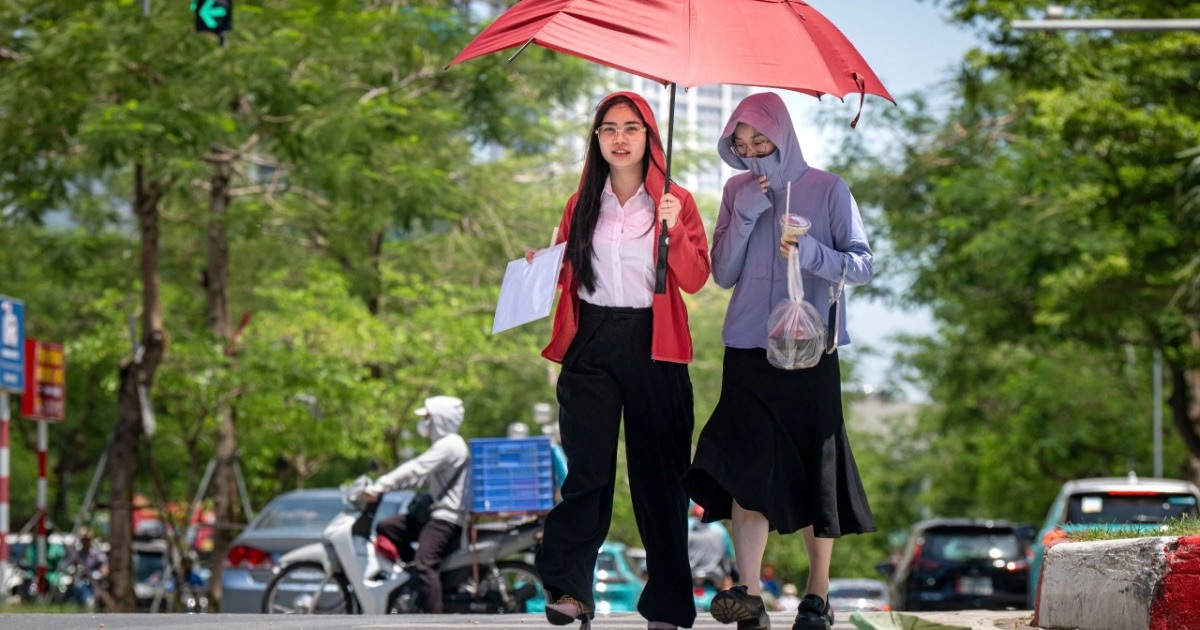 Miền Bắc nắng nóng, Biển Đông có thể đón bão Miền Bắc nắng nóng, Biển Đông có thể đón bão