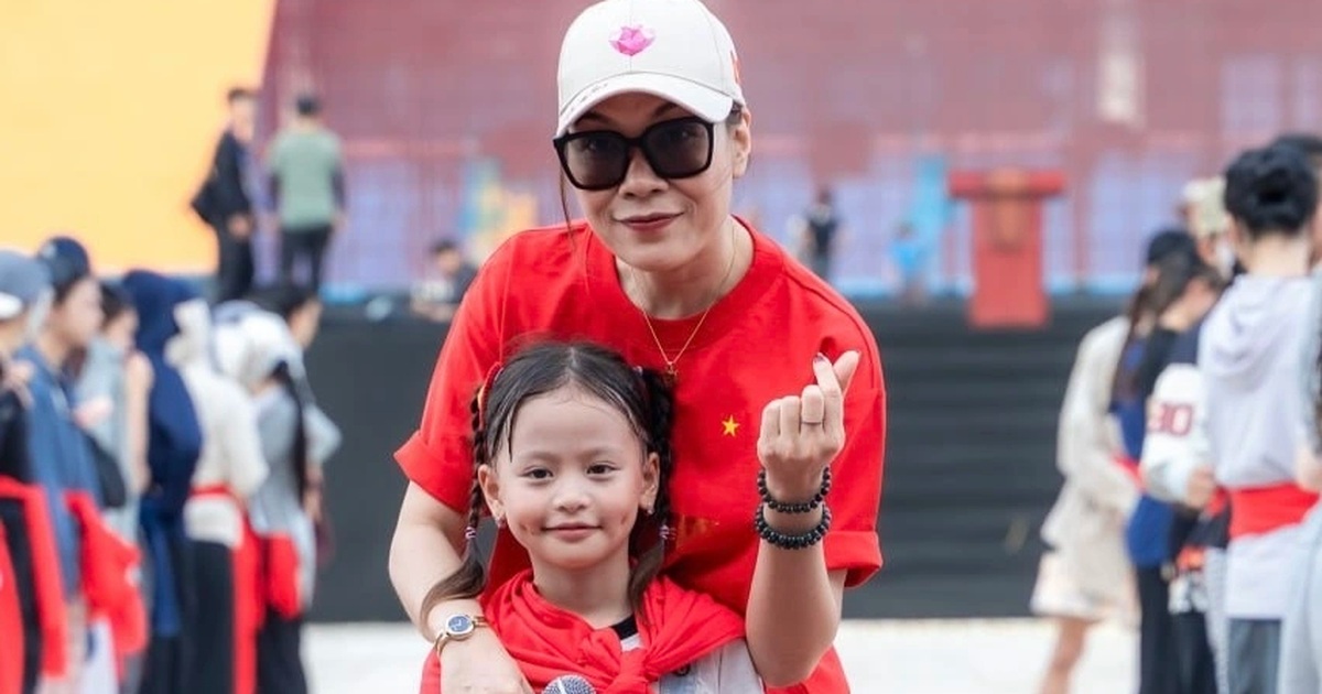Mỹ Tâm nói gì về bé gái 7 tuổi hát Quốc ca ở Quảng trường Ba Đình? Mỹ Tâm nói gì về bé gái 7 tuổi hát Quốc ca ở Quảng trường Ba Đình?