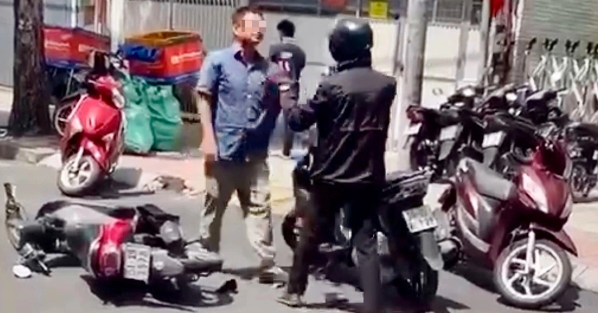 Nam thanh niên bị người đàn ông đuổi đánh ở TPHCM Nam thanh niên bị người đàn ông đuổi đánh ở TPHCM
