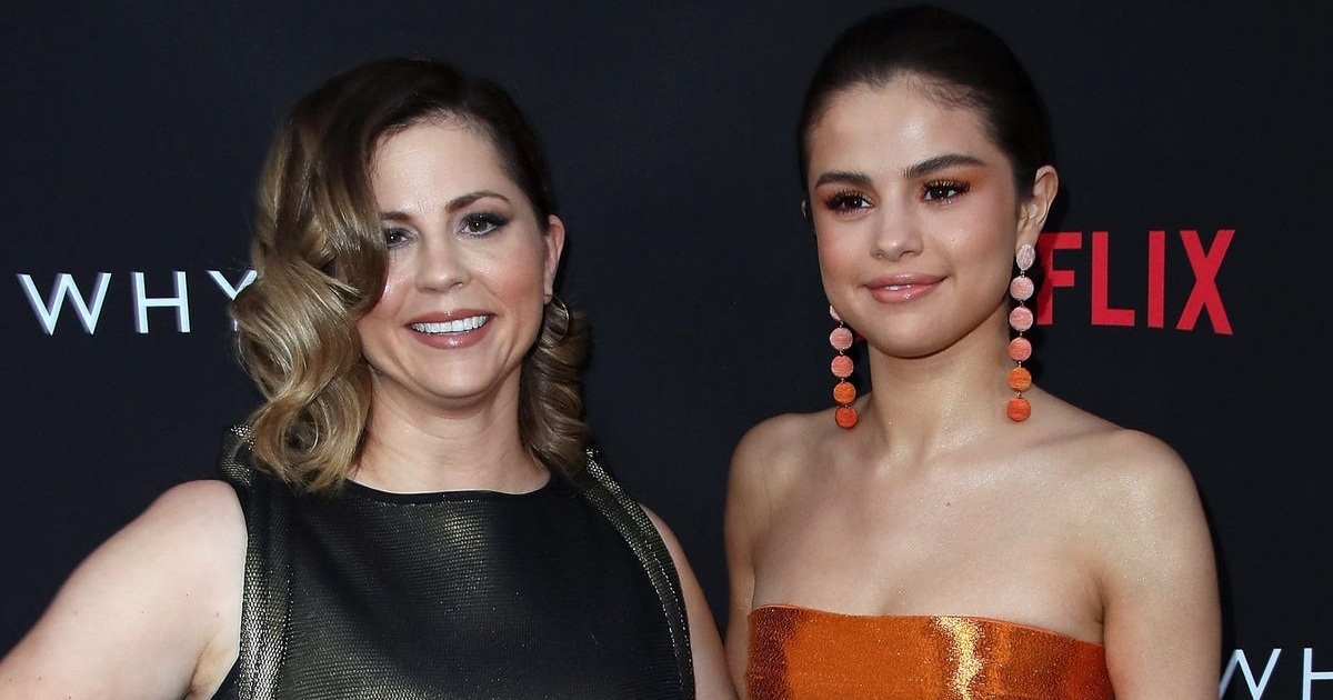 Nghi vấn Selena Gomez và mẹ ruột rạn nứt tình cảm sau lễ cưới của nữ ca sĩ Nghi vấn Selena Gomez và mẹ ruột rạn nứt tình cảm sau lễ cưới của nữ ca sĩ
