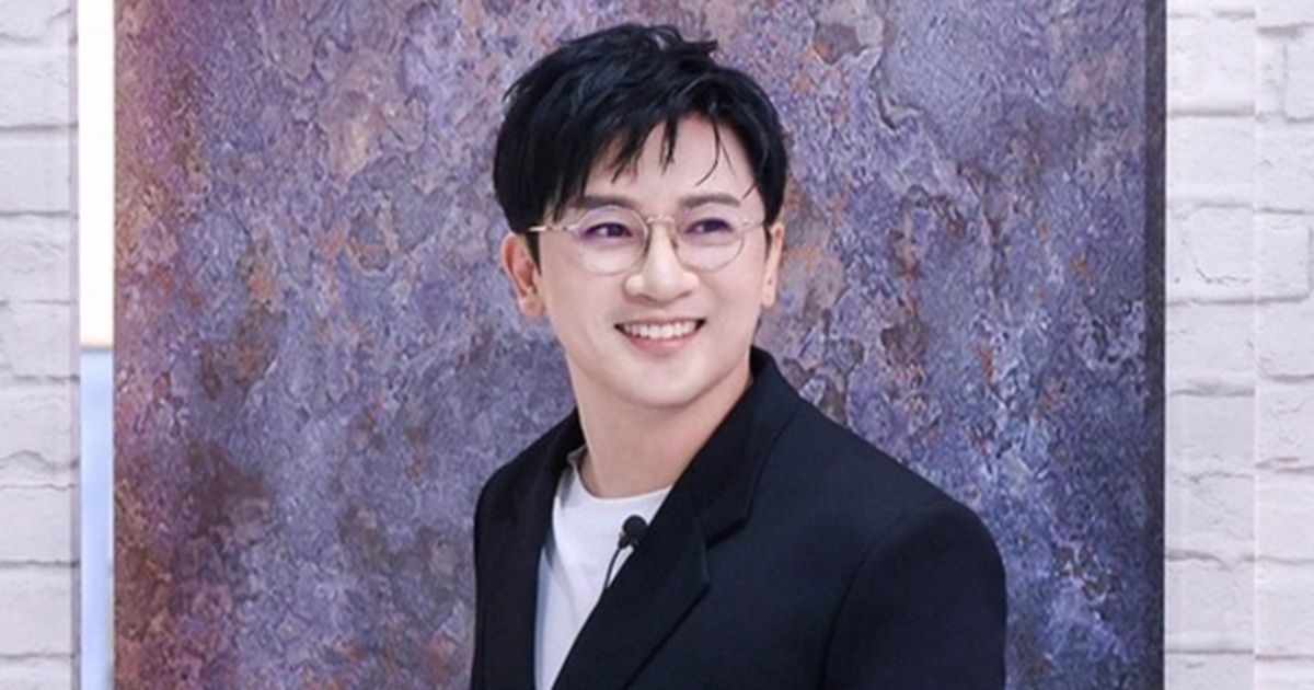 “Ngũ A ka” Tô Hữu Bằng trẻ mãi không già, sống độc thân vui vẻ ở tuổi 52 “Ngũ A ka” Tô Hữu Bằng trẻ mãi không già, sống độc thân vui vẻ ở tuổi 52