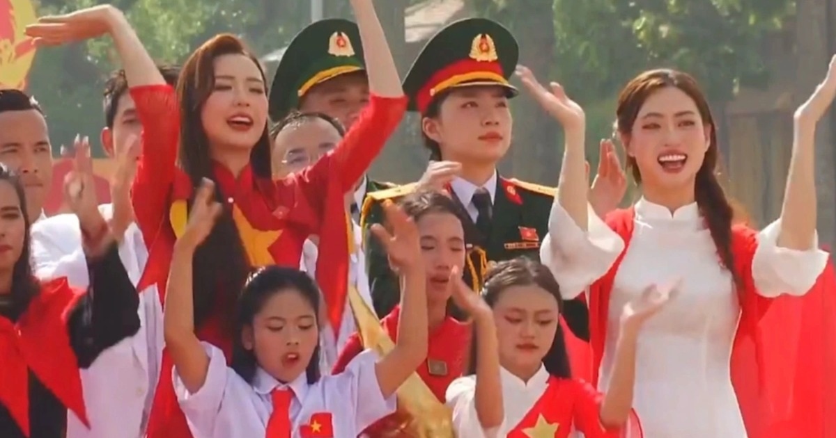 Nhan sắc nổi bật của hoa hậu cao 1,86m trên sóng truyền hình ở đại lễ A80 Nhan sắc nổi bật của hoa hậu cao 1,86m trên sóng truyền hình ở đại lễ A80