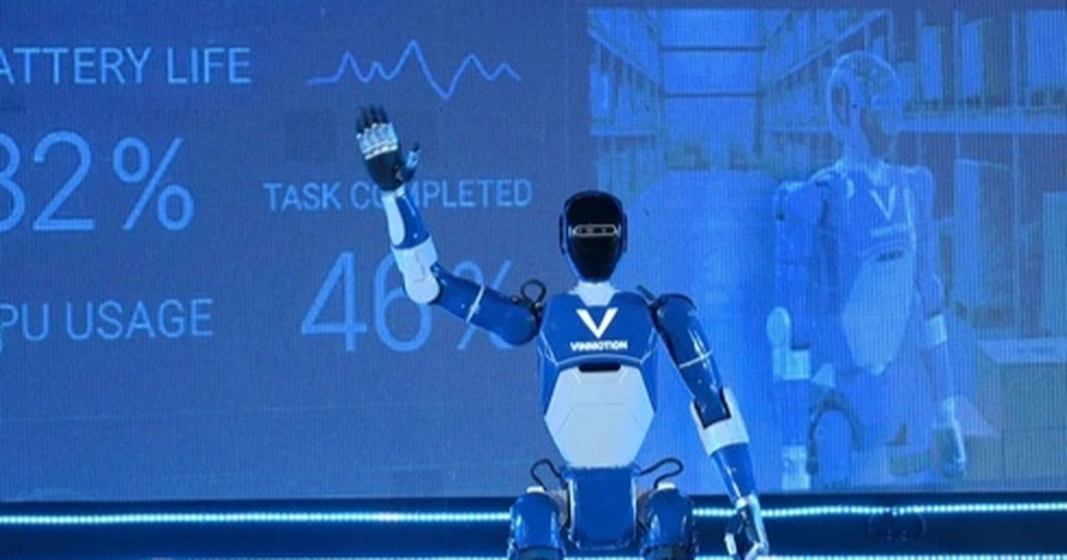 Robot Việt vượt chướng ngại vật, làm MC Robot Việt vượt chướng ngại vật, làm MC