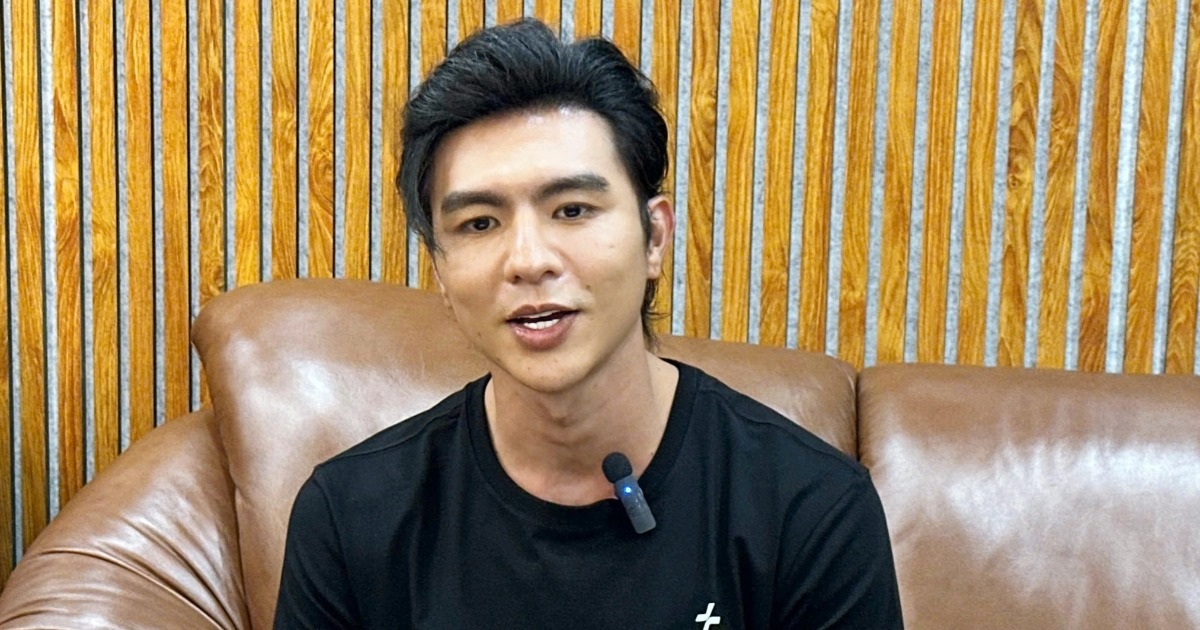Steven Nguyễn siết cân, hóa nông dân sau “Mưa đỏ” Steven Nguyễn siết cân, hóa nông dân sau "Mưa đỏ"