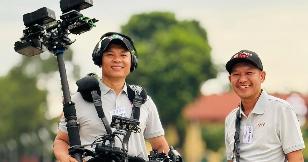Tiết lộ về “anh quay phim đi xe điện cân bằng” gây chú ý ở lễ diễu binh 2/9 Tiết lộ về "anh quay phim đi xe điện cân bằng" gây chú ý ở lễ diễu binh 2/9