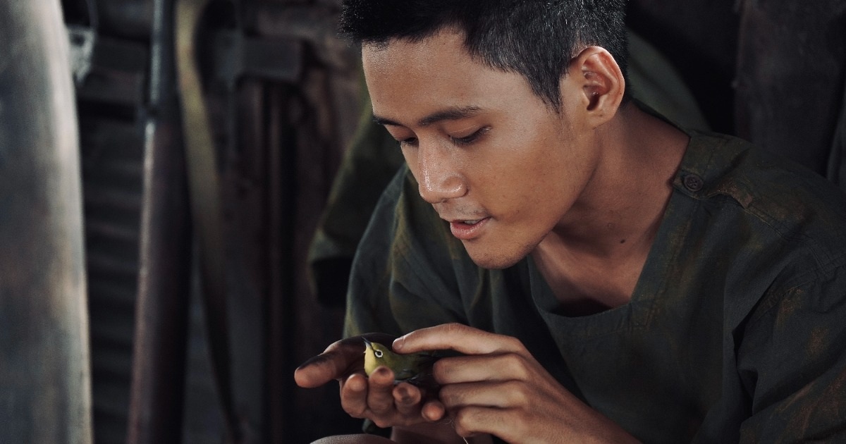 Út Tú của phim Mưa đỏ: “Ba mẹ bật khóc khi nghe tôi gọi má ơi trong phim” Út Tú của phim Mưa đỏ: "Ba mẹ bật khóc khi nghe tôi gọi má ơi trong phim"