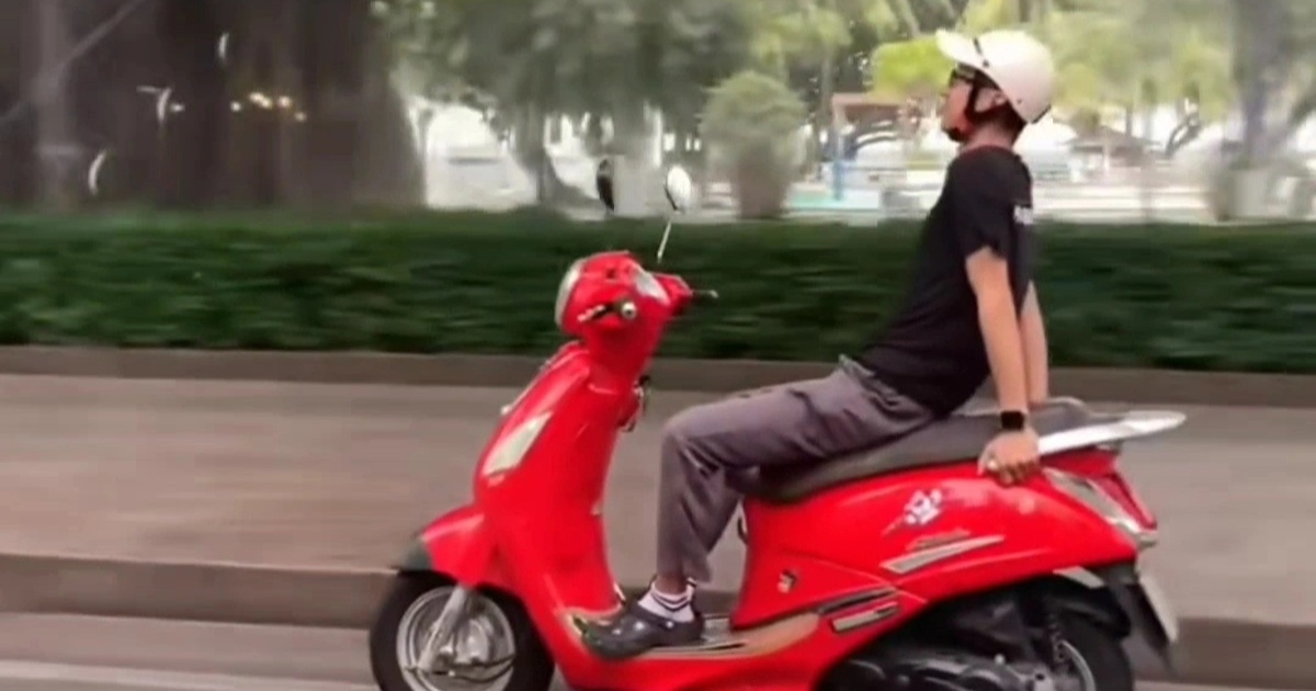 Xác minh clip người đàn ông “biểu diễn” đi xe máy thả 2 tay ở Nha Trang Xác minh clip người đàn ông “biểu diễn” đi xe máy thả 2 tay ở Nha Trang