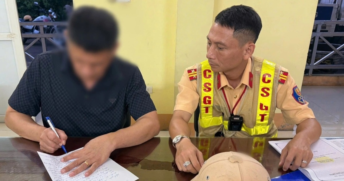 Xe giường nằm chở quá 43 người, chủ xe và tài xế bị phạt hơn 64 triệu đồng Xe giường nằm chở quá 43 người, chủ xe và tài xế bị phạt hơn 64 triệu đồng