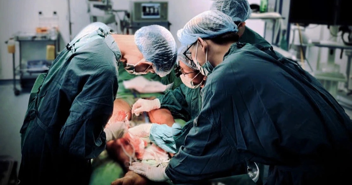 Bác sĩ chạy đua với thời gian, giúp chàng trai thoát cảnh phải cắt chân