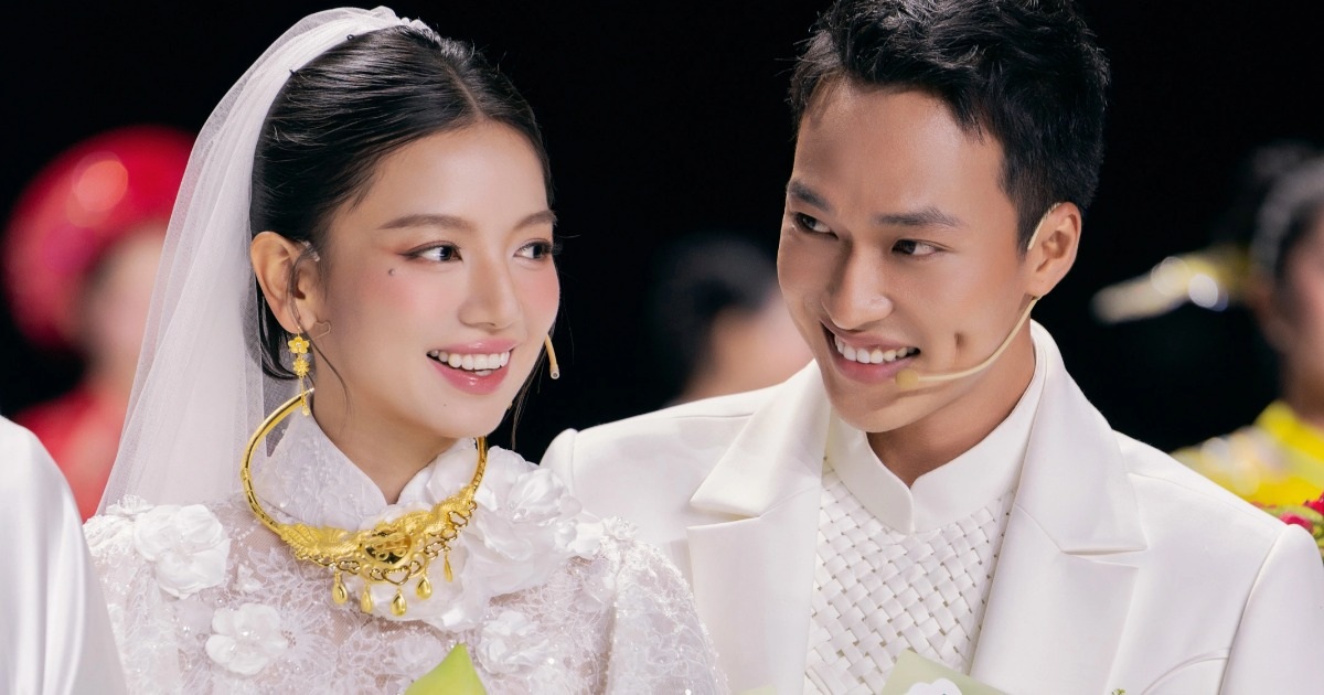 Bình và Hồng trong “Mưa đỏ” bất ngờ tái ngộ, hóa cô dâu – chú rể gây sốt Bình và Hồng trong "Mưa đỏ" bất ngờ tái ngộ, hóa cô dâu - chú rể gây sốt