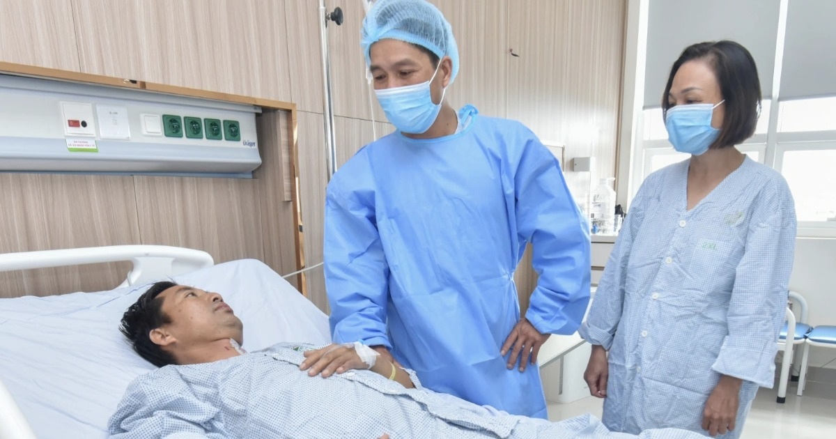 Ca ghép tạng đặc biệt, người lính quân y hồi sinh nhờ lá gan của anh ruột Ca ghép tạng đặc biệt, người lính quân y hồi sinh nhờ lá gan của anh ruột