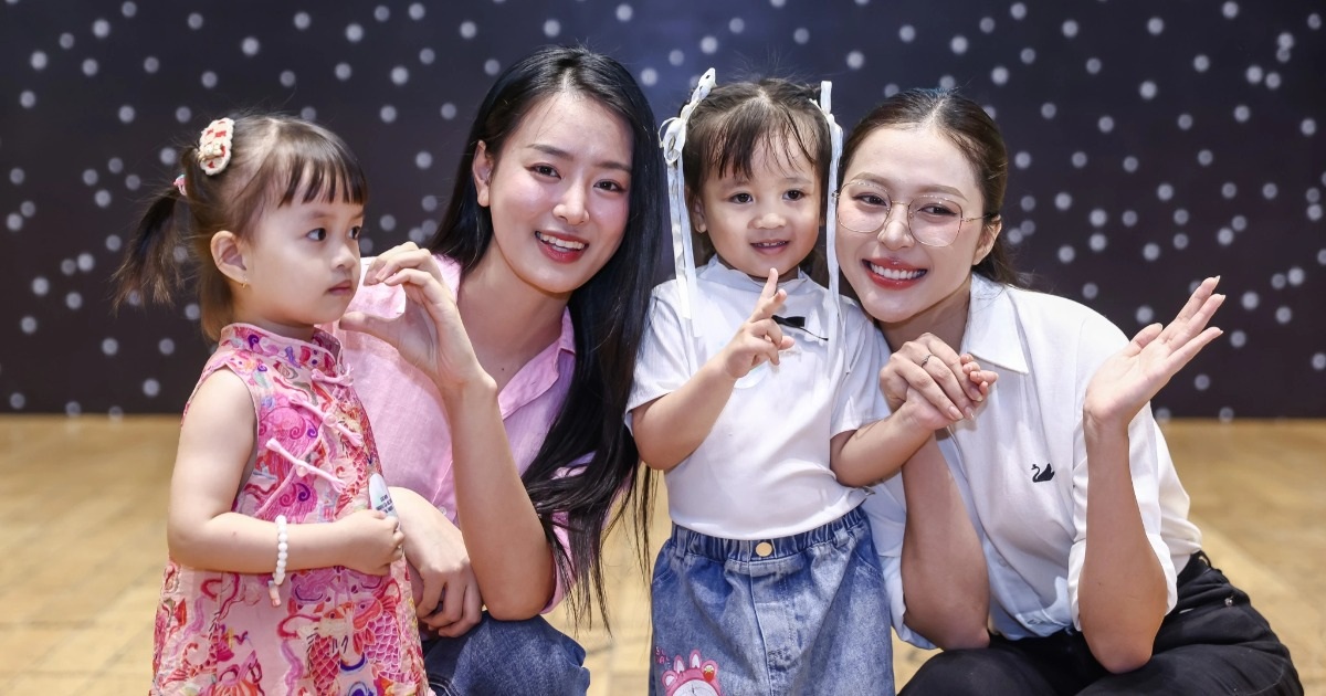 Dàn hoa hậu, á hậu và nghệ sĩ rộn ràng phá cỗ cùng 1.000 trẻ em ở TPHCM Dàn hoa hậu, á hậu và nghệ sĩ rộn ràng phá cỗ cùng 1.000 trẻ em ở TPHCM