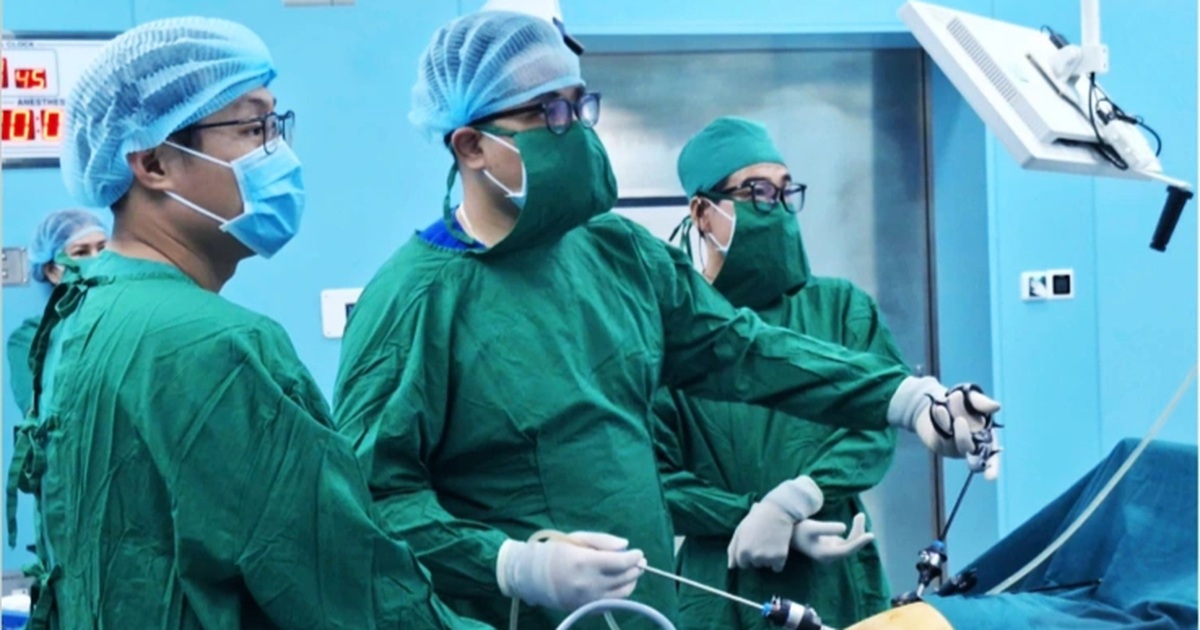 Giám đốc Sở Y tế TPHCM thông tin ca bệnh nguy kịch lúc rạng sáng ở Côn Đảo Giám đốc Sở Y tế TPHCM thông tin ca bệnh nguy kịch lúc rạng sáng ở Côn Đảo