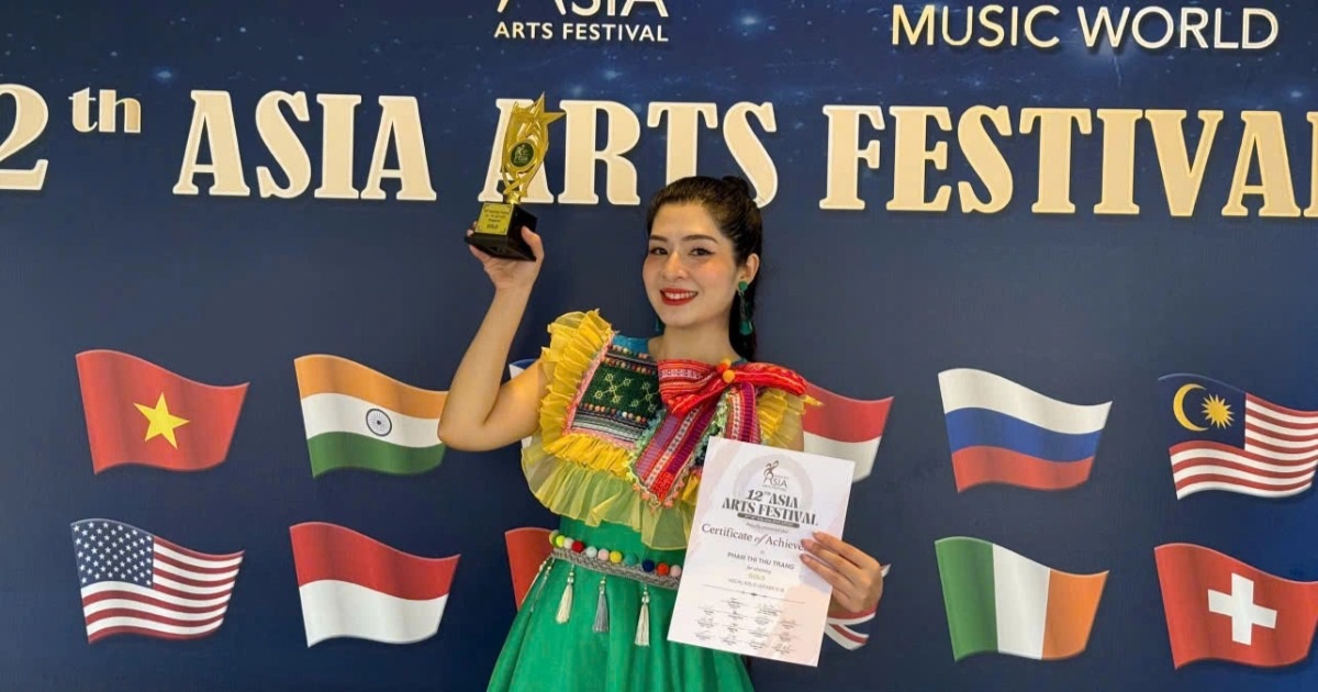 Giảng viên Việt Nam giành cúp vàng Asia Arts Festival 2025 tại Singapore Giảng viên Việt Nam giành cúp vàng Asia Arts Festival 2025 tại Singapore