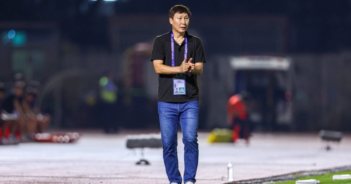 HLV Kim Sang Sik: “Mặt sân xấu nên tuyển Việt Nam không thể ghi nhiều bàn” HLV Kim Sang Sik: "Mặt sân xấu nên tuyển Việt Nam không thể ghi nhiều bàn"