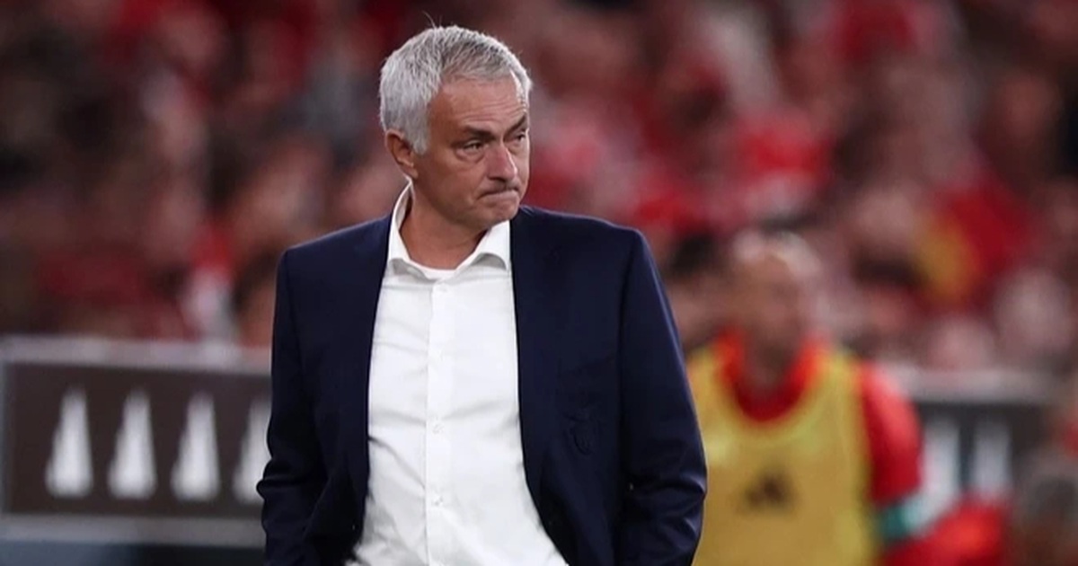 HLV Mourinho tuyên bố bất ngờ về mức lương ở CLB mới HLV Mourinho tuyên bố bất ngờ về mức lương ở CLB mới