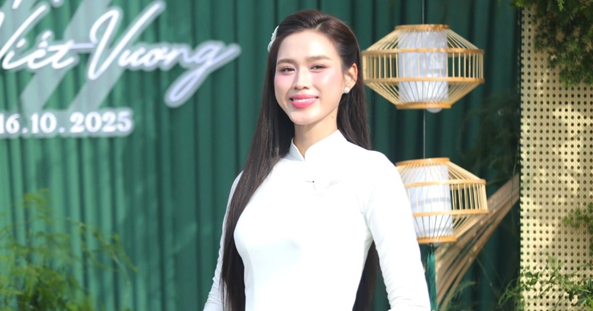 Hình ảnh trong lễ ăn hỏi của Hoa hậu Đỗ Thị Hà và thiếu gia Quảng Trị Hình ảnh trong lễ ăn hỏi của Hoa hậu Đỗ Thị Hà và thiếu gia Quảng Trị